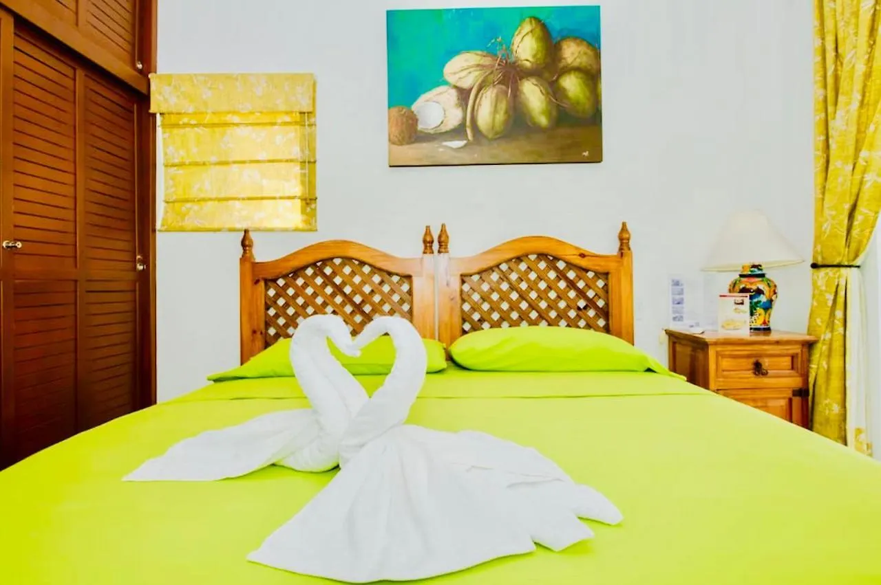 Superior Budget Room With Swimming Pool Air Conditioning And Parking Playa del Carmen